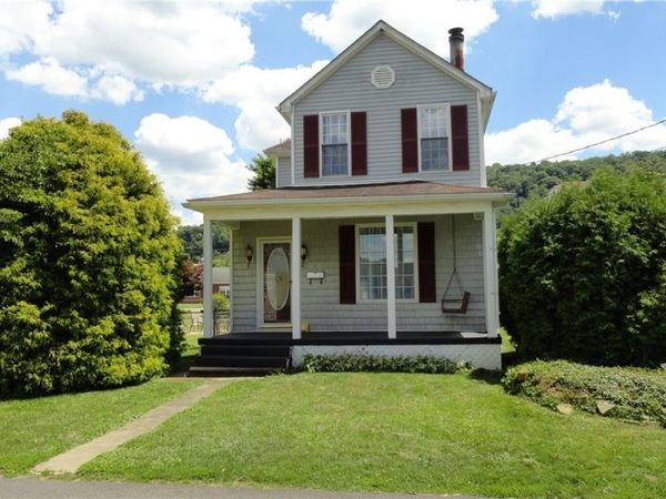 128 Columbia , Chester, WV 26034