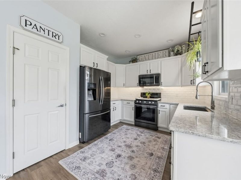 9387 Victoria Lane, North Ridgeville, OH 44039 Photo 10