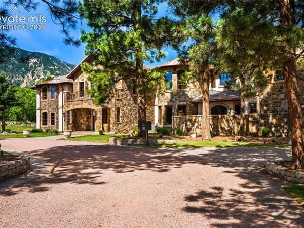 22 Crossland Road, Colorado Springs, CO 80906
