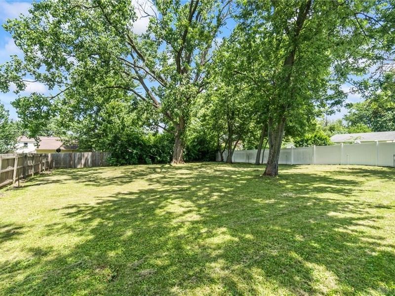 6515 Lemans Lane, Huber Heights, OH 45424 Photo 38
