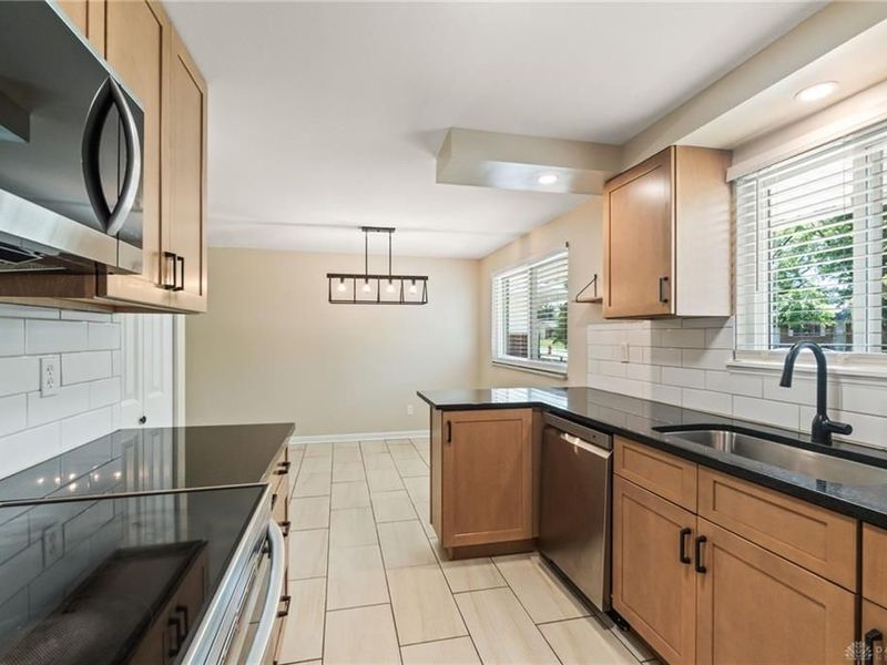 6515 Lemans Lane, Huber Heights, OH 45424 Photo 9