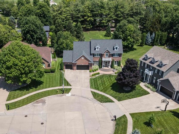 1925 SE Hawthorne Ridge Drive, Waukee, IA 50263