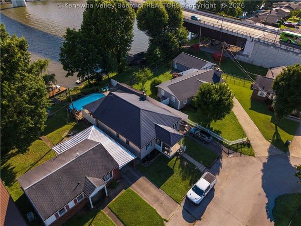 1518 Fenton Circle, Nitro, WV 25143