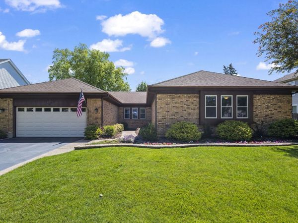 4017 N Walnut Avenue , Arlington Heights, IL 60004