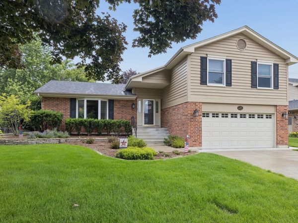 449 Farnham Lane , Wheaton, IL 60189