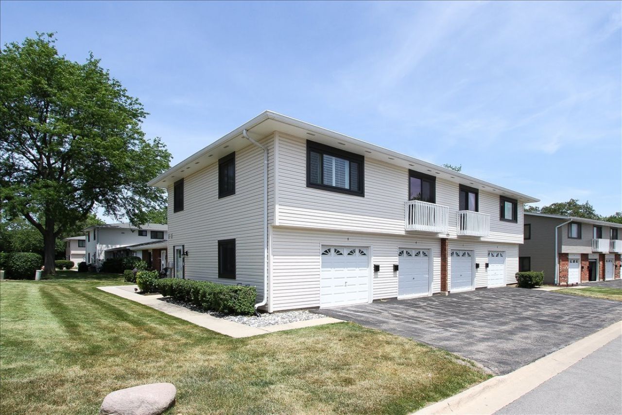 123 Fairlane Court, Unit A, Bloomingdale, IL 60108 Main Photo