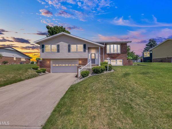 6 Lakeview Drive, Napoleon, OH 43545