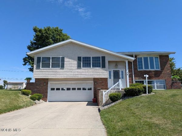 6 Lakeview Drive , Napoleon, OH 43545