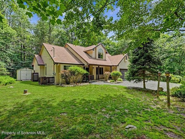 6 Blue Jay Lane , Gouldsboro, PA 18424
