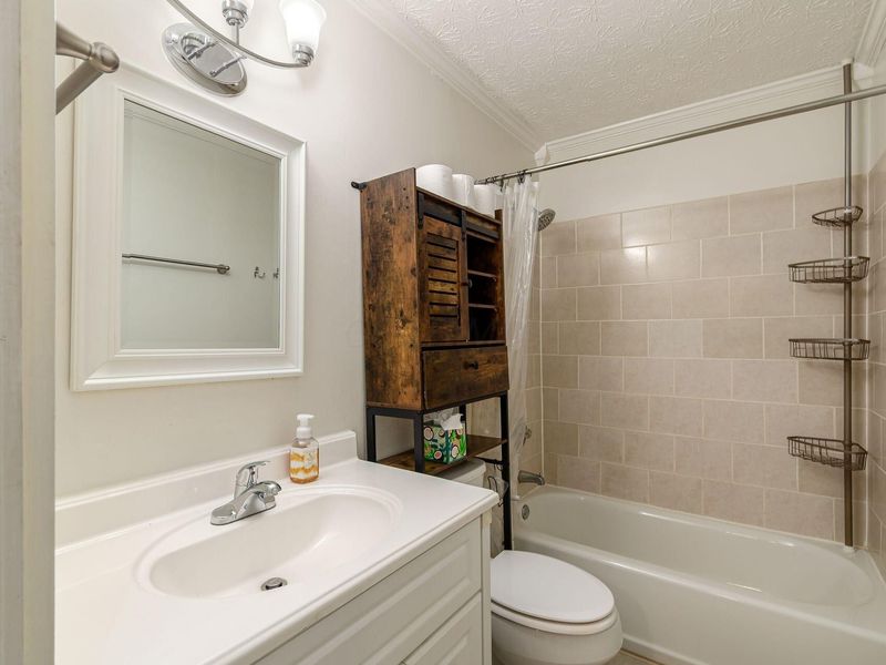3238 Summertime Court, Unit 14, Columbus, OH 43221 Photo 18