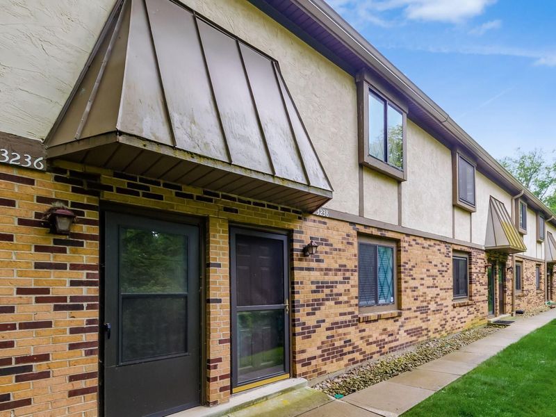 3238 Summertime Court, Unit 14, Columbus, OH 43221 Photo 2