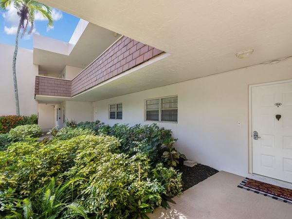 3621 Oaks Clubhouse Dr. Drive, Unit 104, Pompano Beach, FL 33069