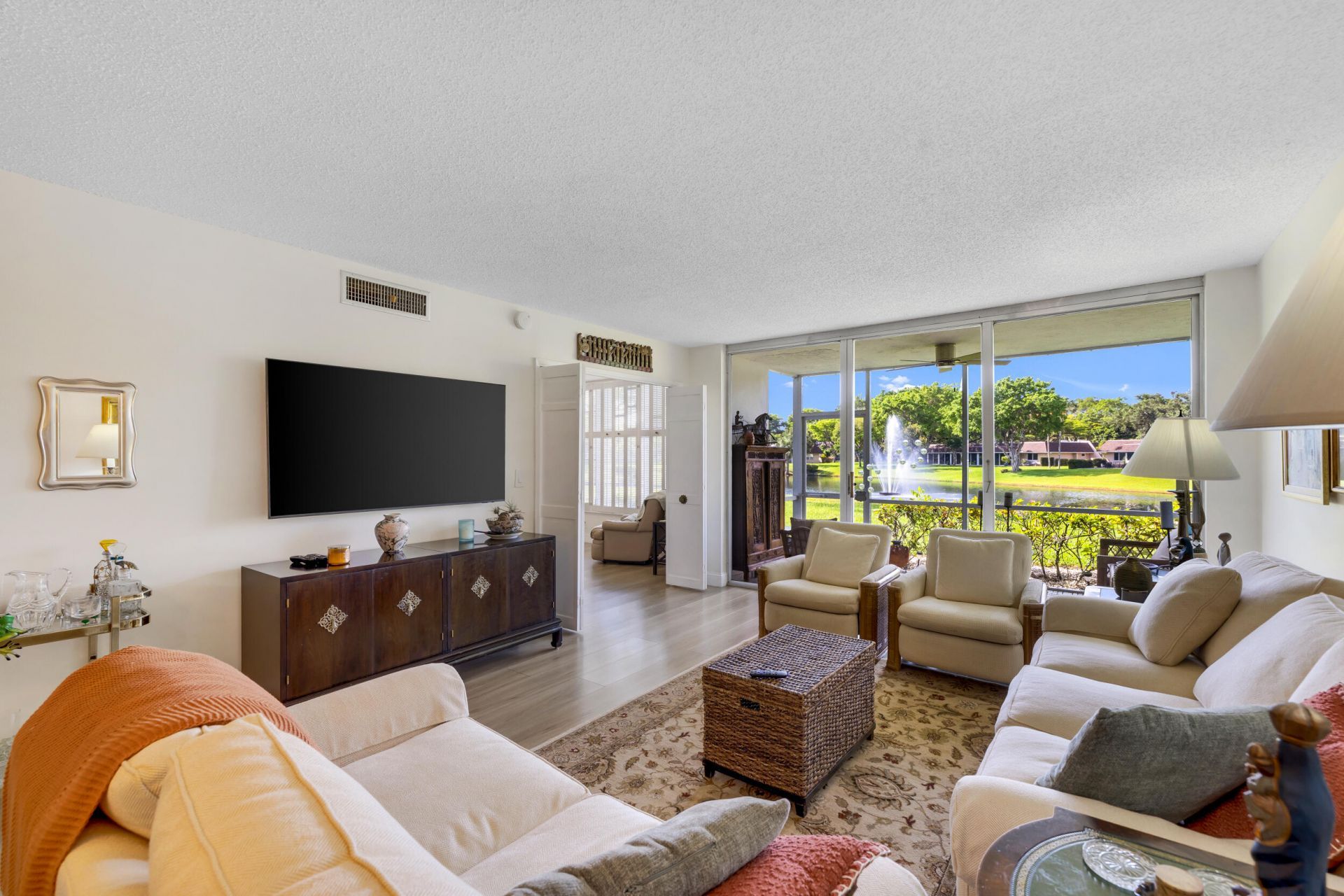 3621 Oaks Clubhouse Dr. Drive, Unit 104, Pompano Beach, FL 33069 Photo