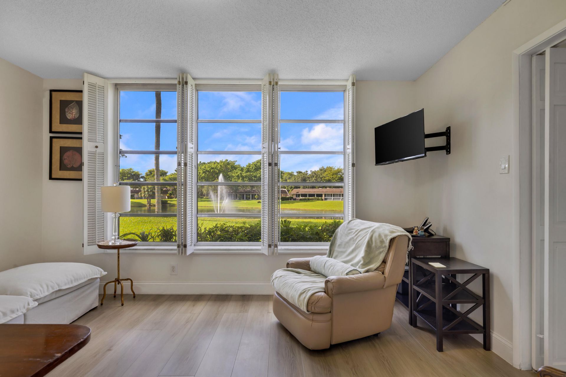 3621 Oaks Clubhouse Dr. Drive, Unit 104, Pompano Beach, FL 33069 Photo