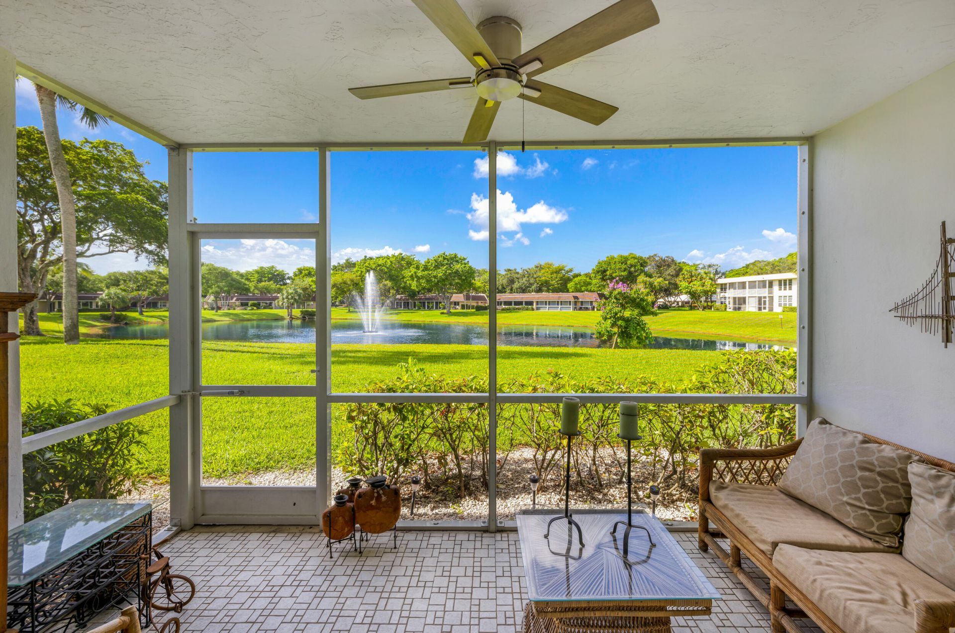 3621 Oaks Clubhouse Dr. Drive, Unit 104, Pompano Beach, FL 33069 Photo