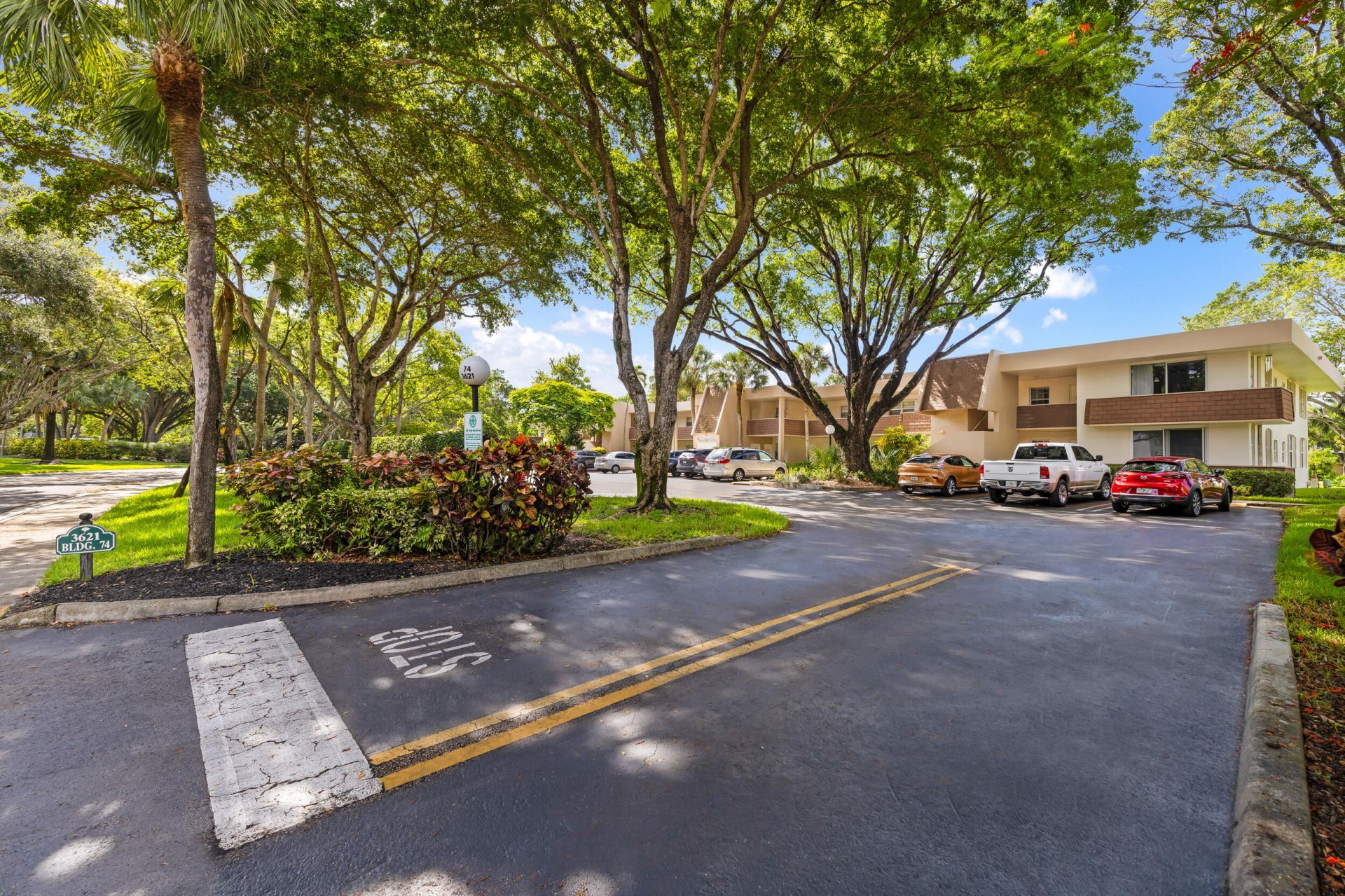 3621 Oaks Clubhouse Dr. Drive, Unit 104, Pompano Beach, FL 33069 Photo