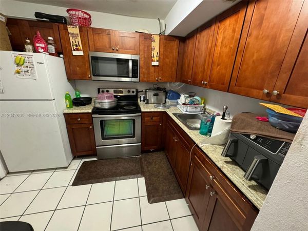 3600 NW 21st St , Unit 301, Lauderdale Lakes, FL 33311