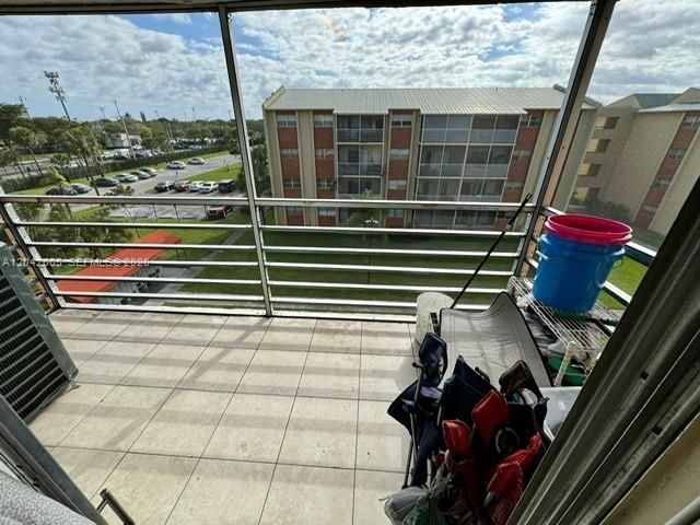 3600 NW 21st St , Unit 301, Lauderdale Lakes, FL 33311 Photo