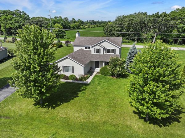 436 Ashley Dr, Williams Bay, WI 53191