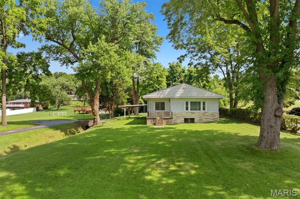 551 Woodland Avenue, Wood River, IL 62095 Main Photo