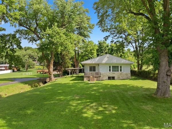 551 Woodland Avenue, Wood River, IL 62095