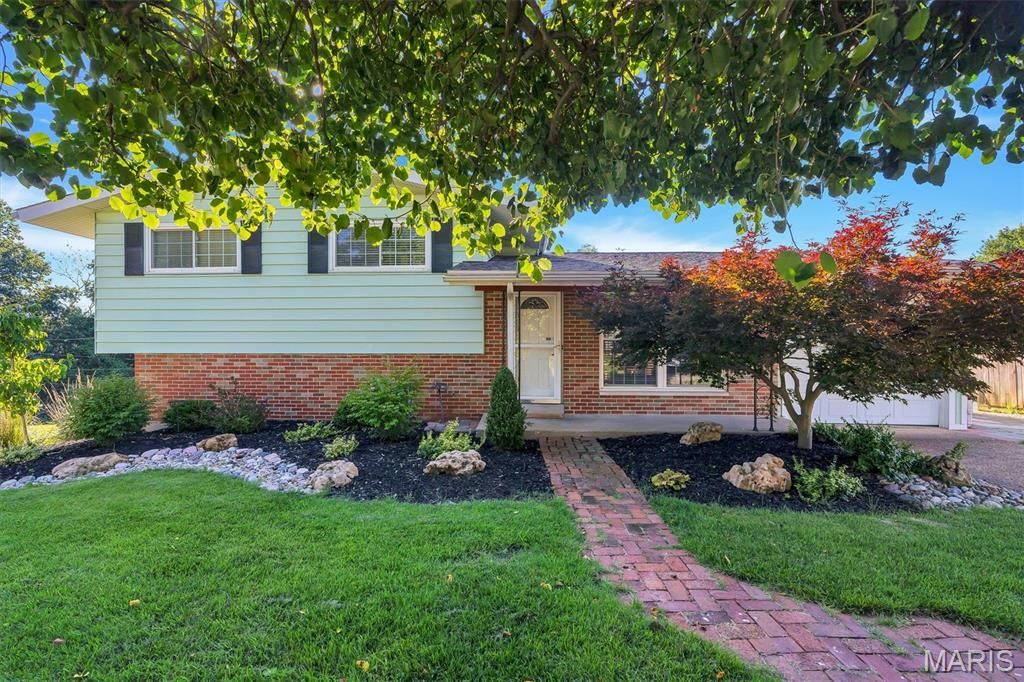 9968 Doerste Court, Saint Louis, MO 63123 Main Photo