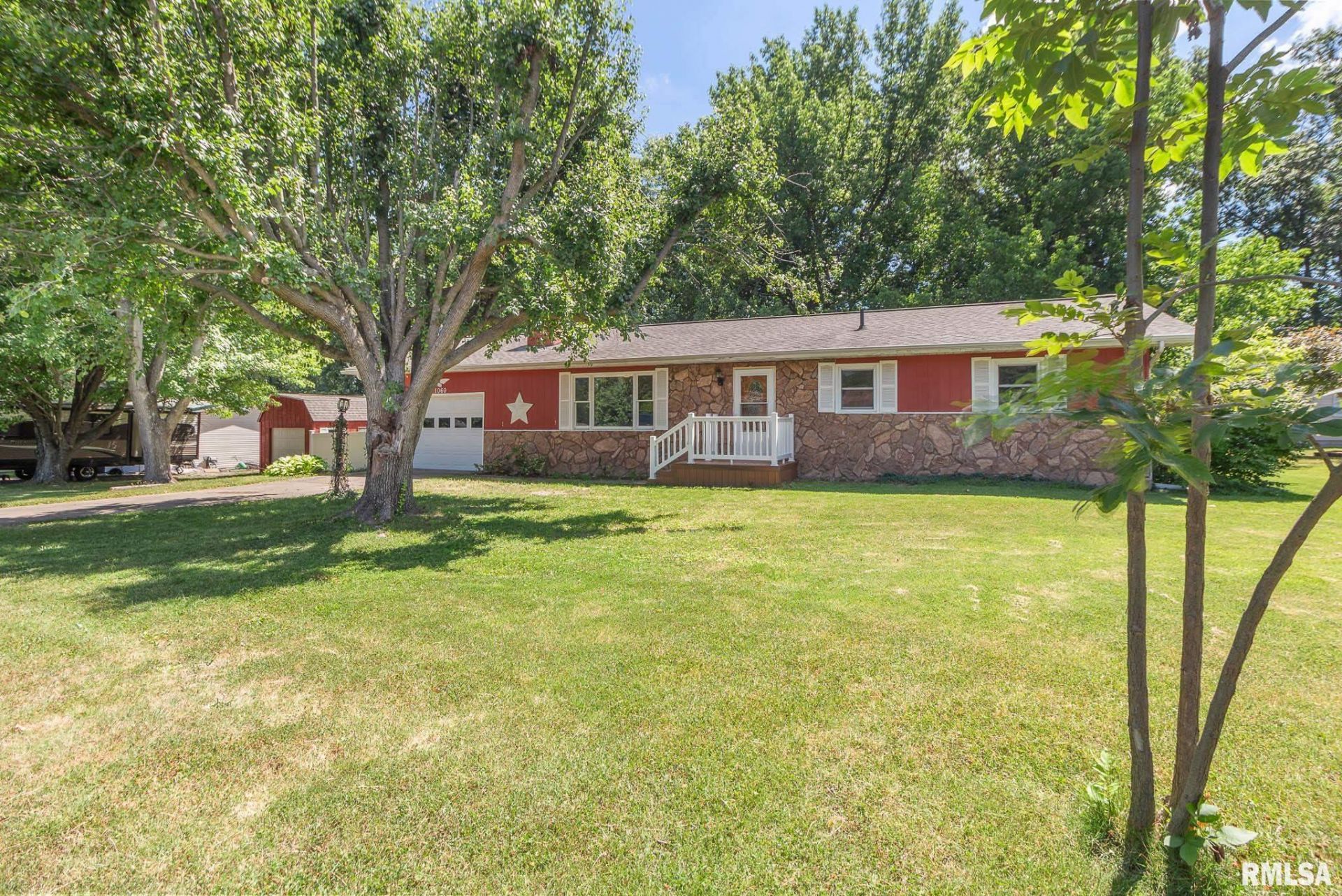 1060 Caprice Road, West Frankfort, IL 62896 Main Photo