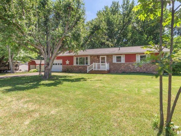 1060 CAPRICE Road, West Frankfort, IL 62896