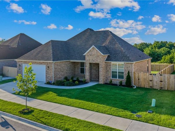 2967 N Grey Squirrel Drive , Fayetteville, AR 72704