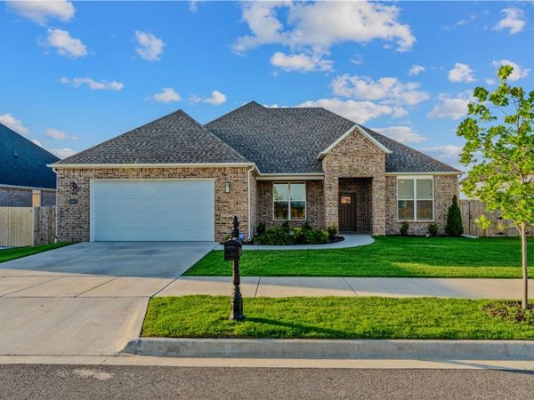 2967 N Grey Squirrel Drive, Fayetteville, AR 72704