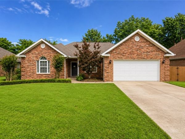 319 Bluff Drive , Lowell, AR 72745