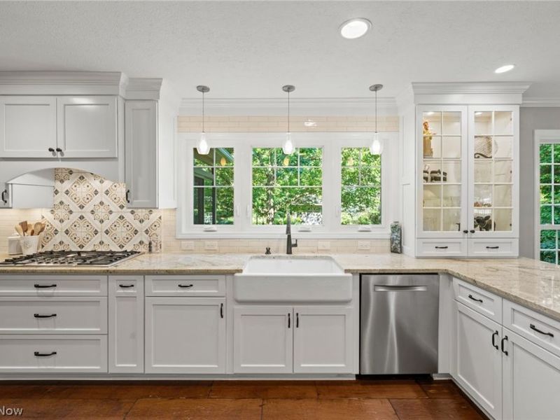 560 Marvis Drive, Bay Village, OH 44140 Photo 11