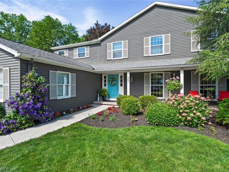 560 Marvis Drive, Bay Village, OH 44140 Photo 2