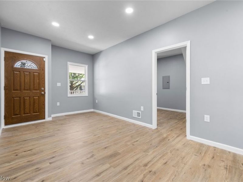 3929 Riverside Avenue , Cleveland, OH 44109 Photo 8