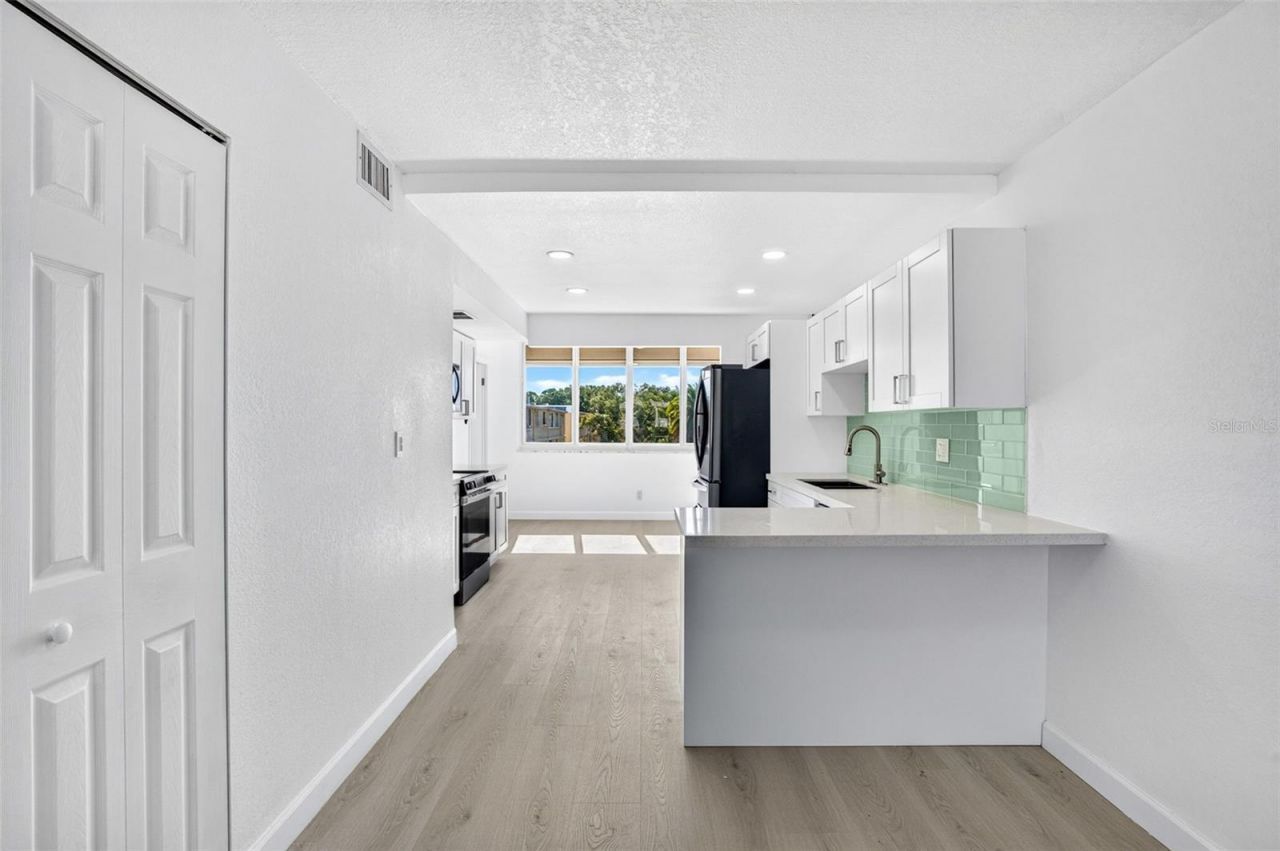 5095 Bay Street Ne, Unit 310, Saint Petersburg, FL 33703 Photo