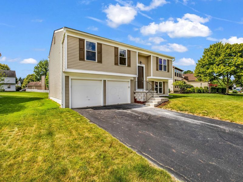 5869 Nike Drive , Hilliard, OH 43026 Photo 2