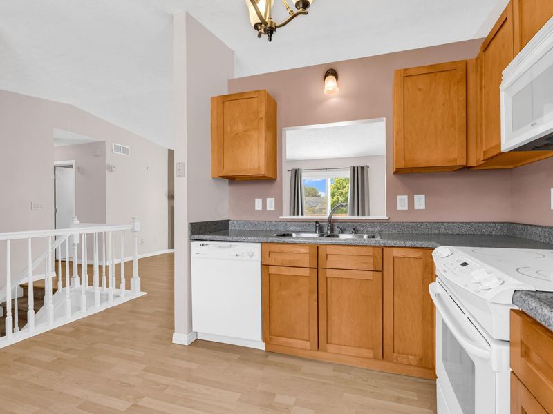 5869 Nike Drive , Hilliard, OH 43026 Photo 7