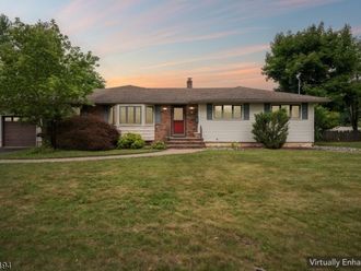 17 Schwinn Dr Clark, NJ 07066