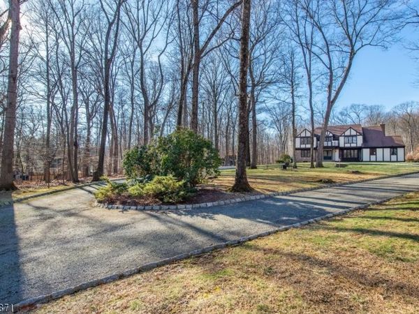 32 Schoolhouse Ln, Mendham, NJ 07960