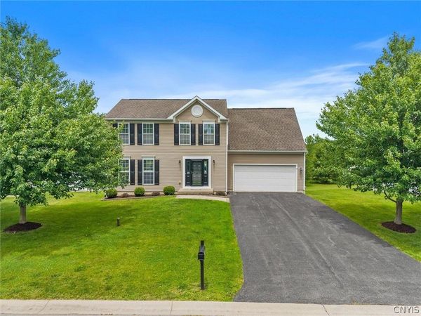 5549 Bingley Lane , Clay, NY 13041