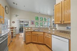 561 Pointe Of Oaks Road photo 4