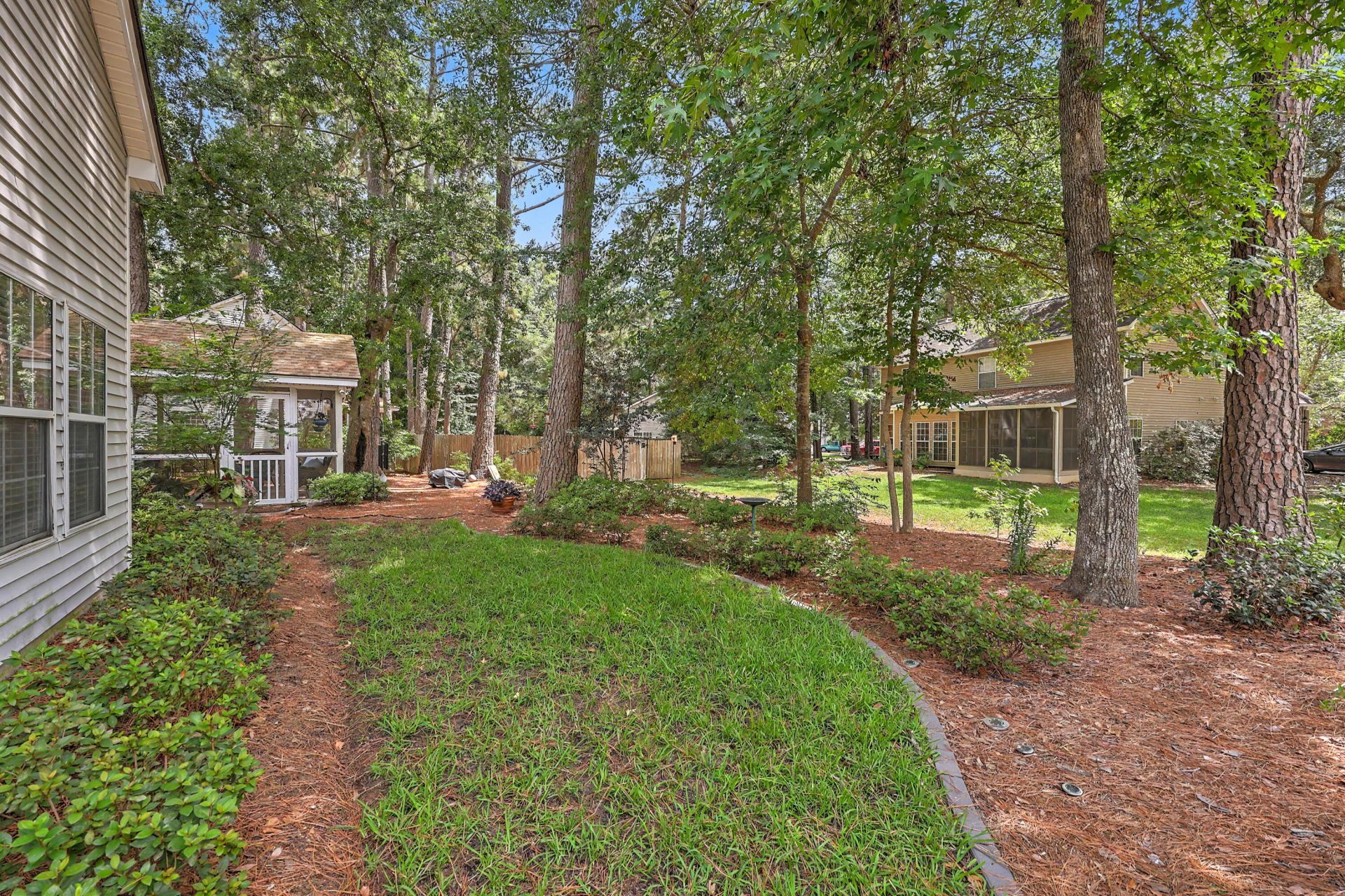 561 Pointe Of Oaks Road Photo 32