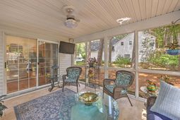 561 Pointe Of Oaks Road photo 4