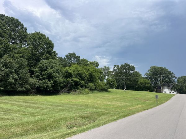14 Lake Forest Dr , Mount Juliet, TN 37122