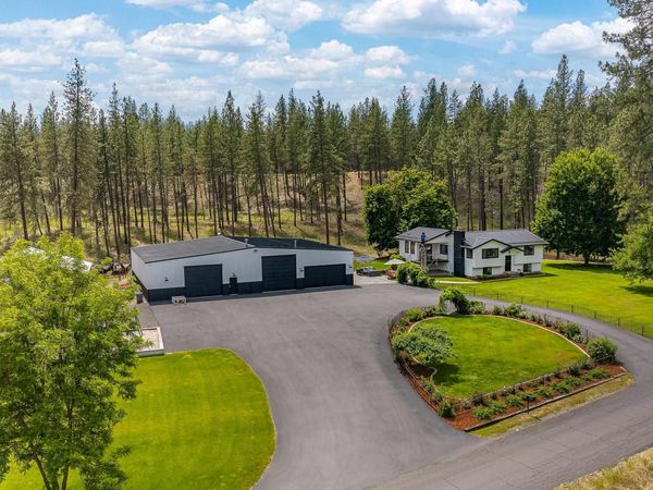 9427 N Riverside Park Dr, Nine Mile Falls, WA 99026