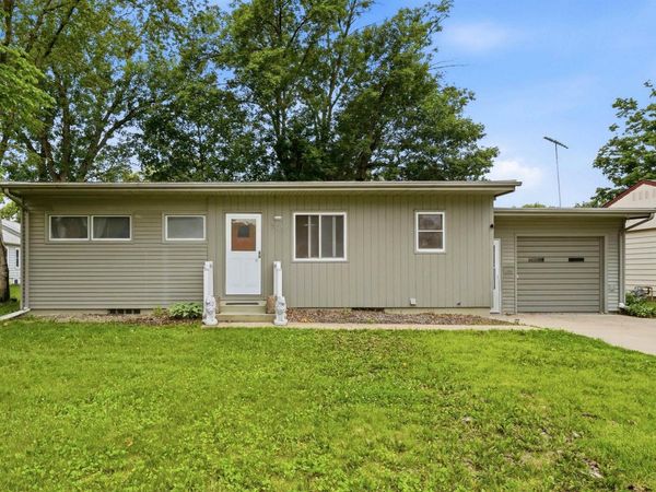 720 SE 4th Street, Waverly, IA 50677