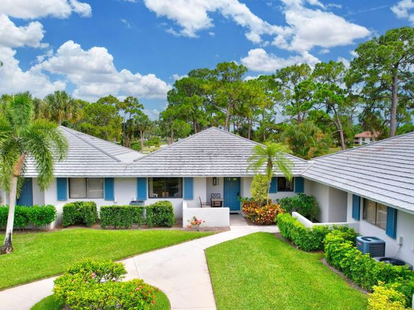 526 Club Drive, Palm Beach Gardens, FL 33418