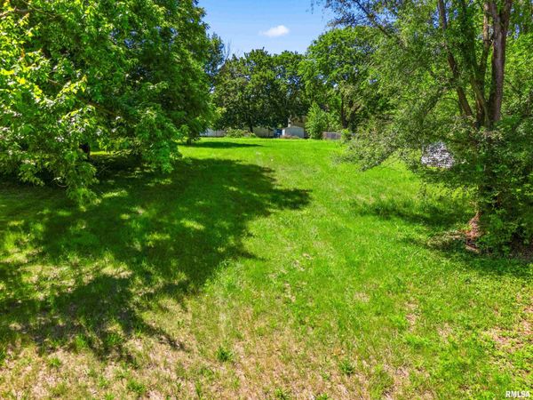302 CAROLINE Street, Creve Coeur, IL 61610
