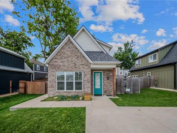 3026 W Old Farmington Road , Fayetteville, AR 72704