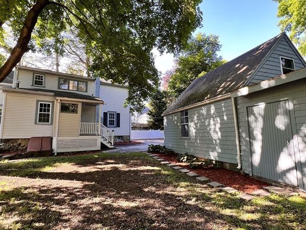 6 Oakland Circle, Wellesley, MA 02481